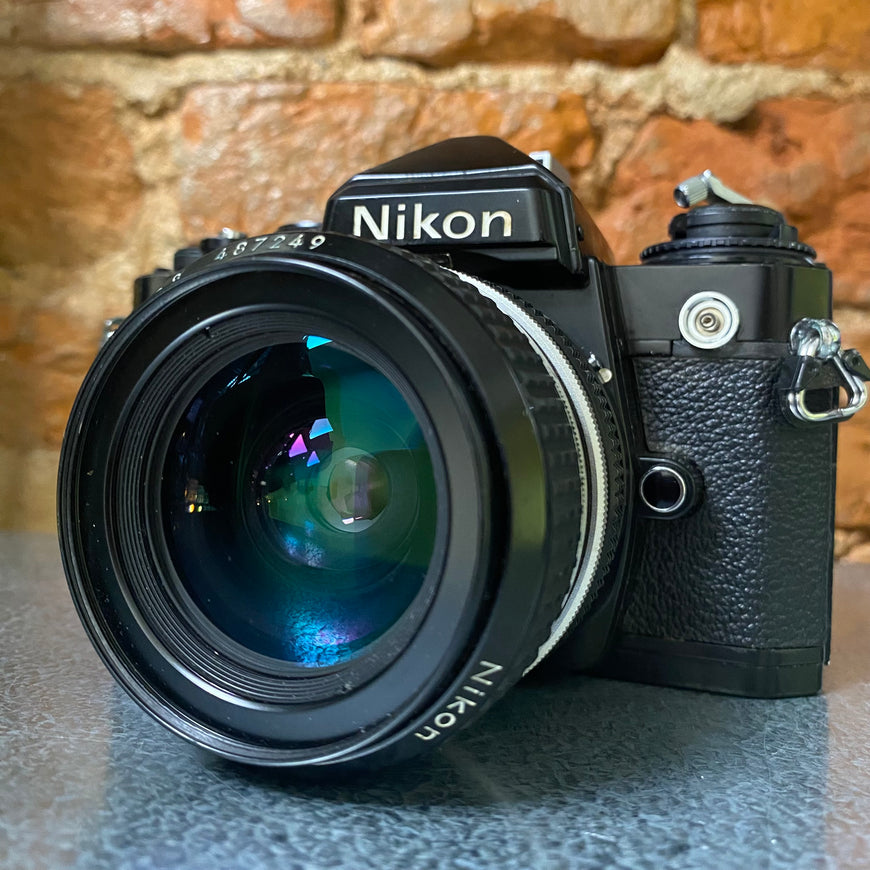 Nikon FE & Nikkor 28mm 2.8 зеркальный пленочный фотоаппарат