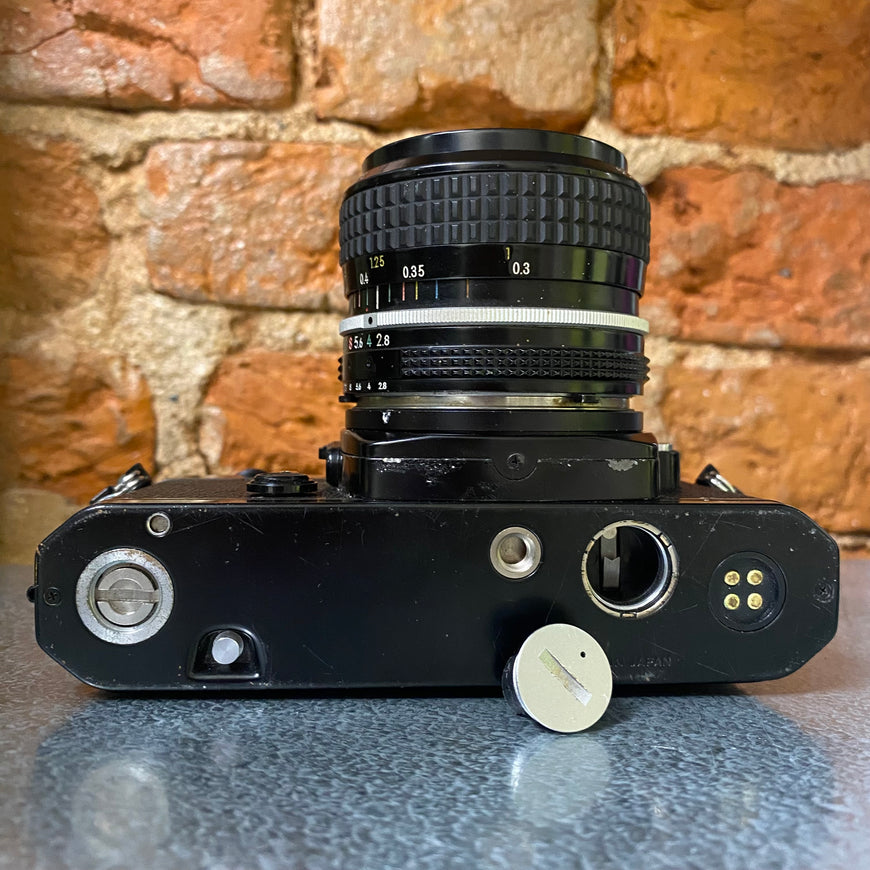 Nikon FE & Nikkor 28mm 2.8 зеркальный пленочный фотоаппарат