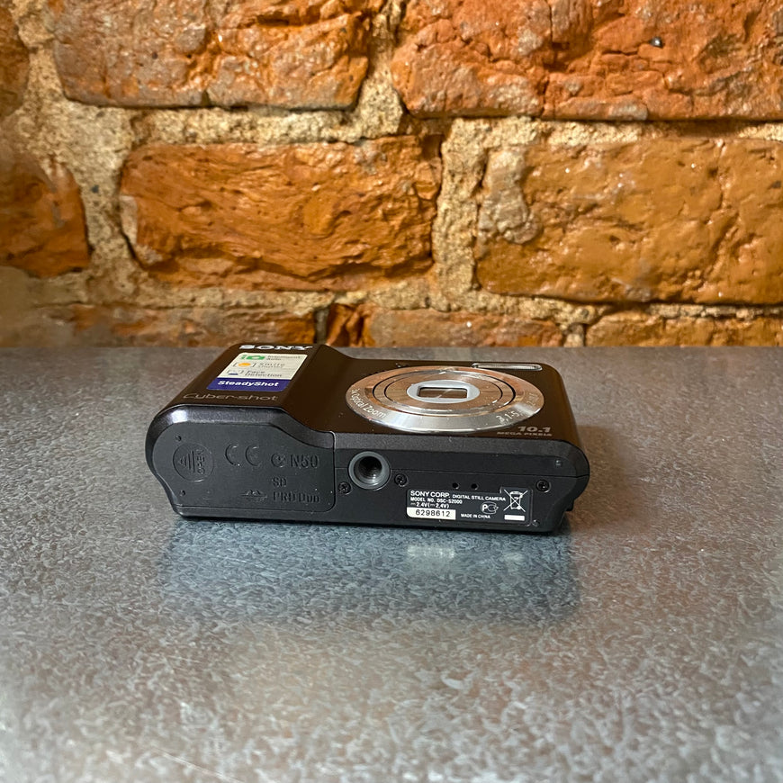 Sony Cyber-shot DSC-S2000 черный цифровой фотоаппарат