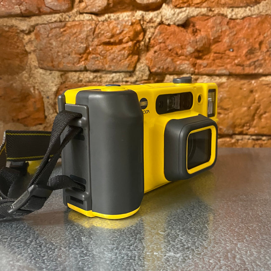 Minolta Weathermatic Dual 35 Yellow — водонепроницаемый плёночный фотоаппарат