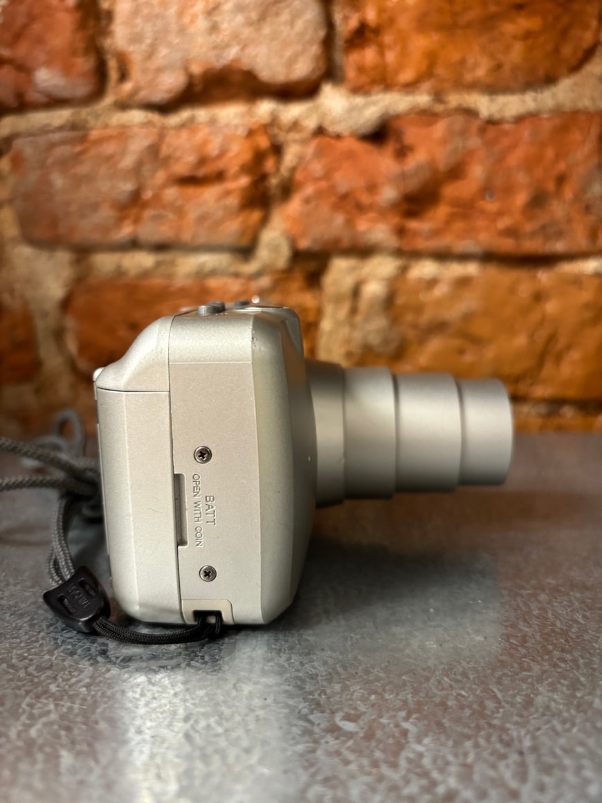 Minolta 110 Zoom — плёночный фотоаппарат с зумом