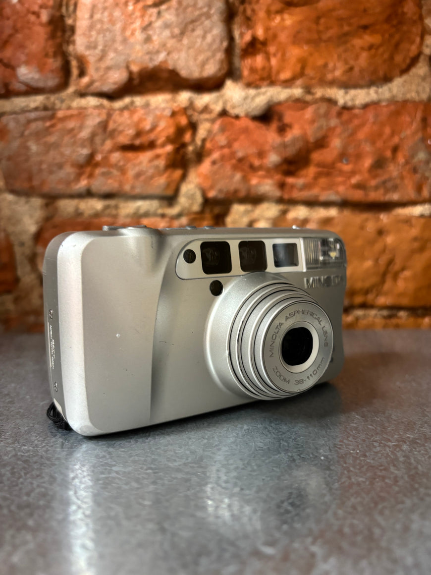 Minolta 110 Zoom — плёночный фотоаппарат с зумом