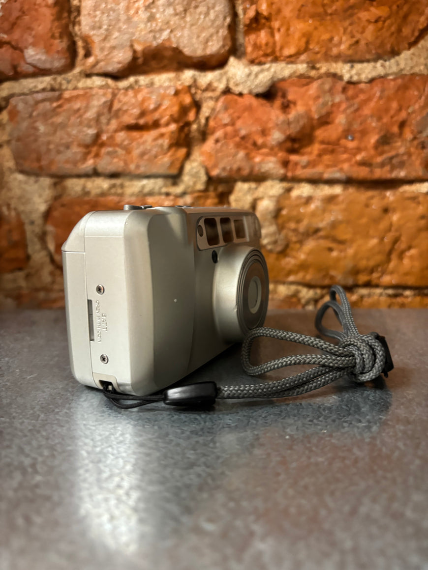 Minolta 110 Zoom — плёночный фотоаппарат с зумом