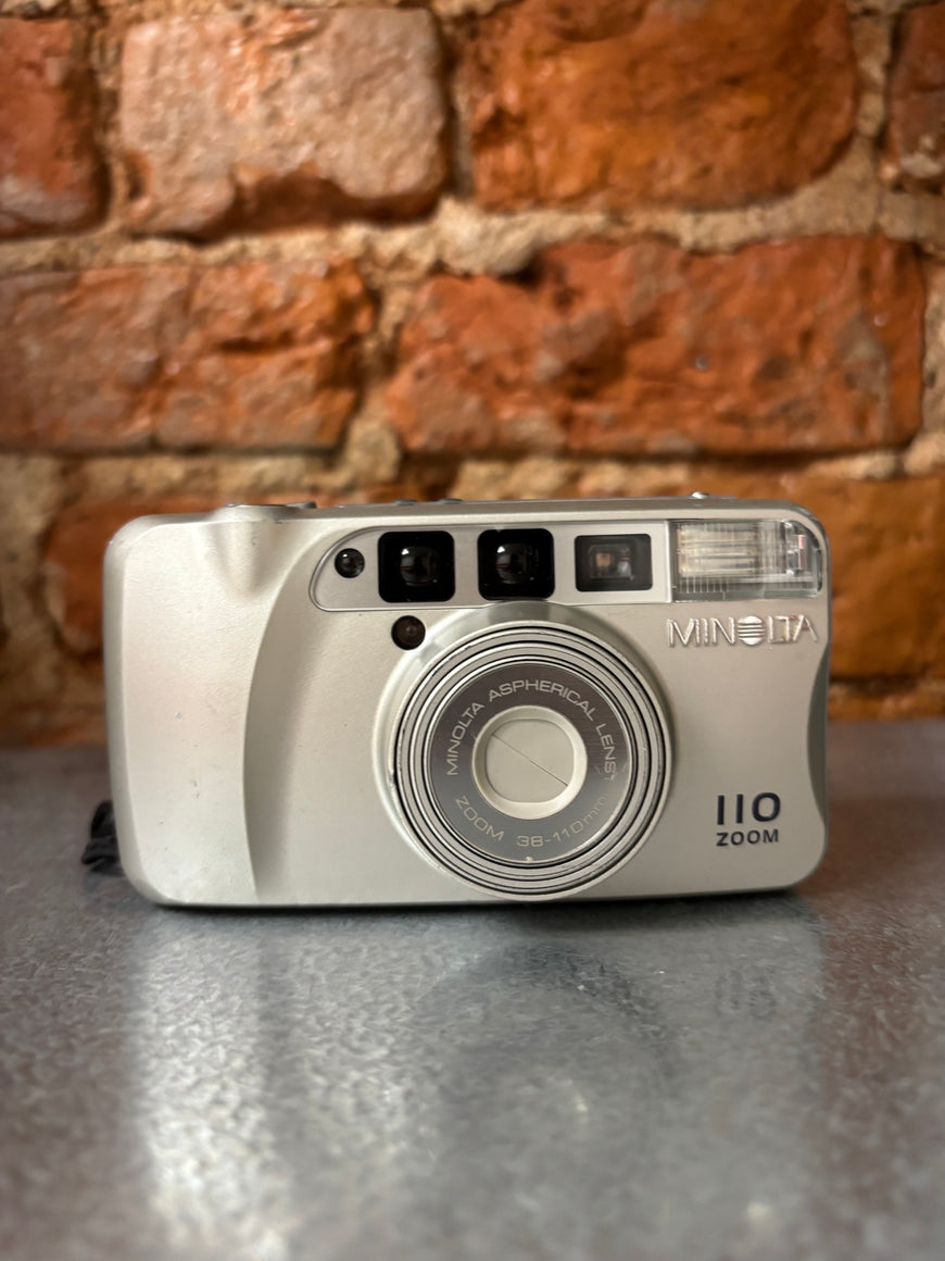Minolta 110 Zoom — плёночный фотоаппарат с зумом