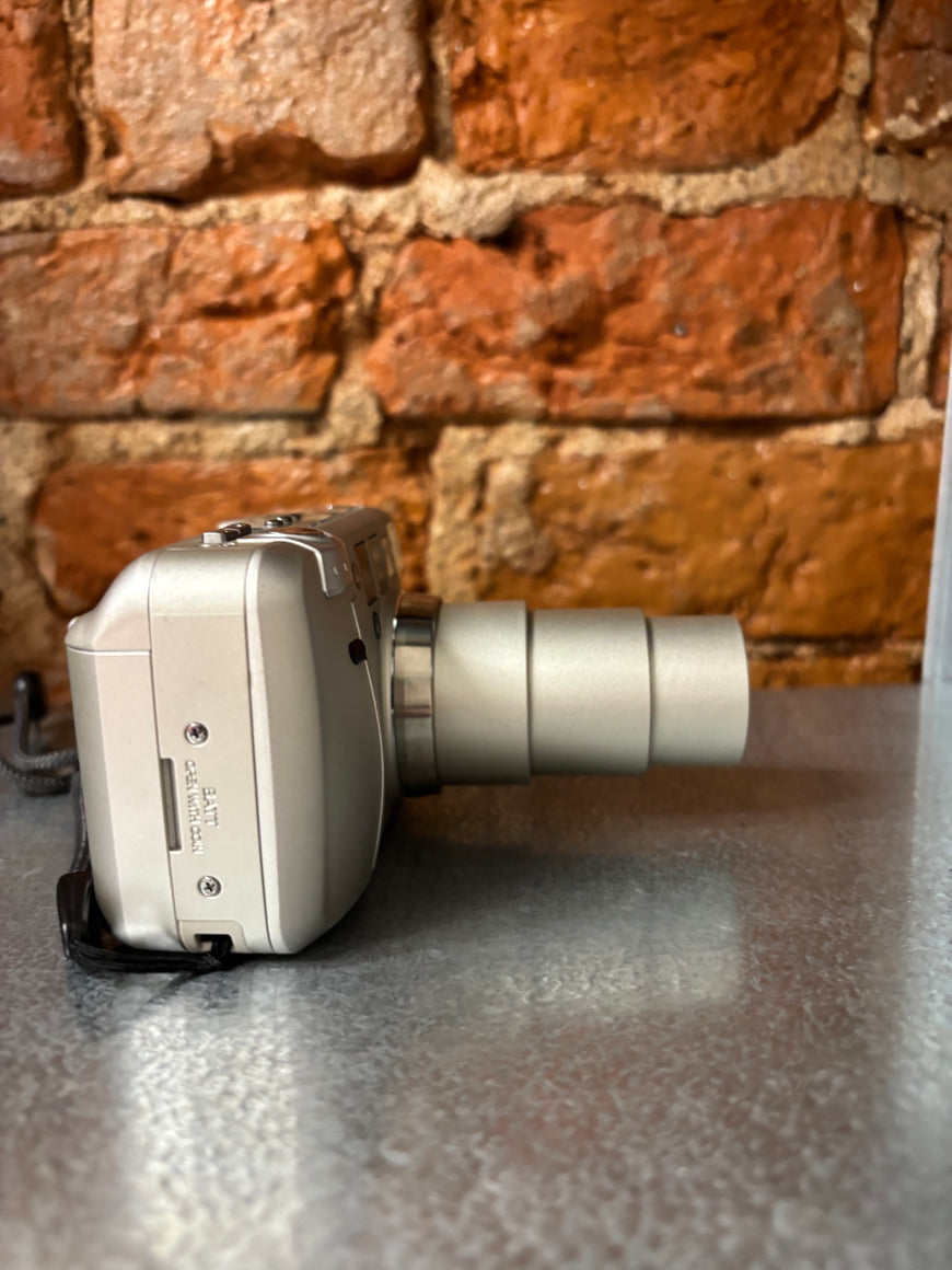 Minolta Zoom 130C Date — плёночный фотоаппарат с 3,4× зумом
