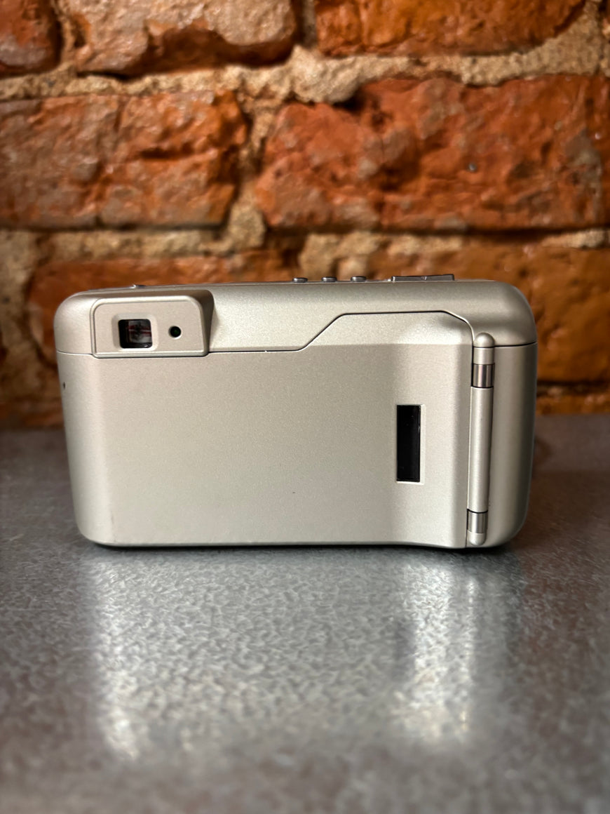 Minolta Zoom 130C Date — плёночный фотоаппарат с 3,4× зумом