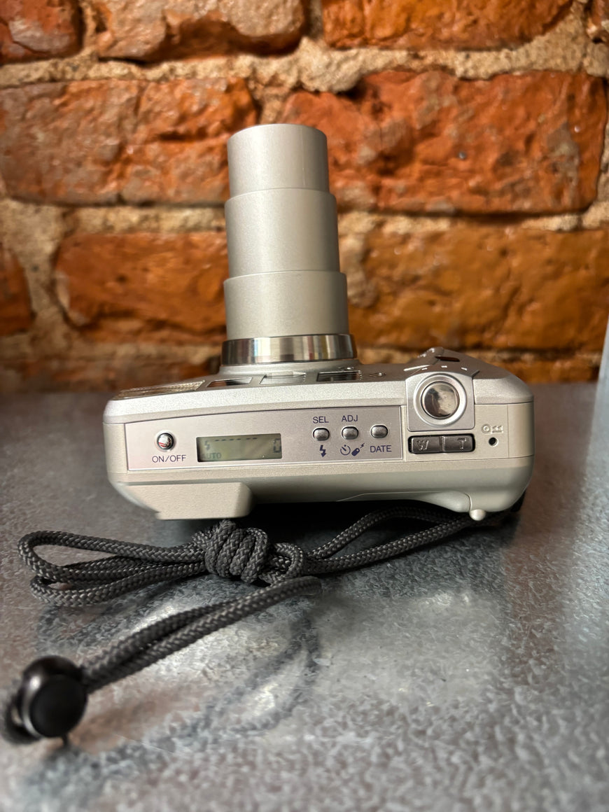 Minolta Zoom 130C Date — плёночный фотоаппарат с 3,4× зумом