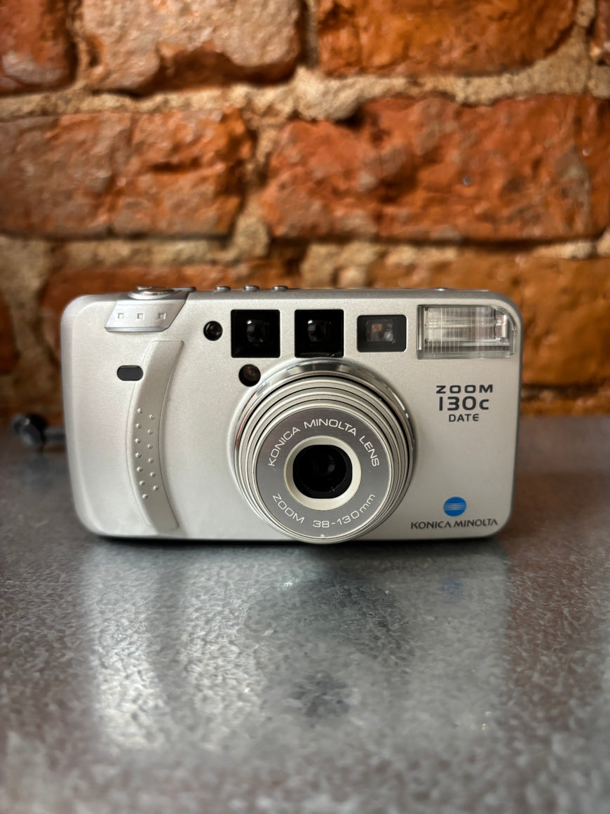 Minolta Zoom 130C Date — плёночный фотоаппарат с 3,4× зумом