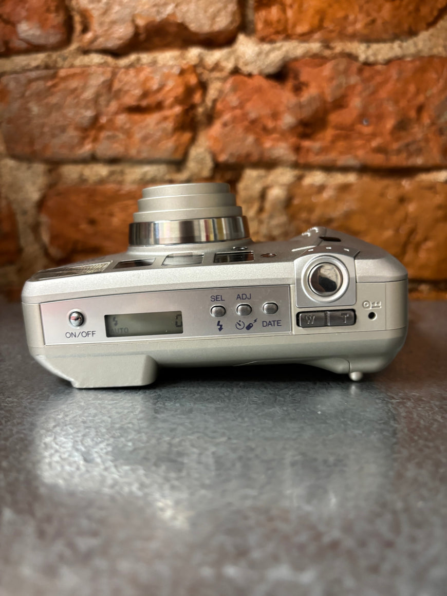 Minolta Zoom 130C Date — плёночный фотоаппарат с 3,4× зумом