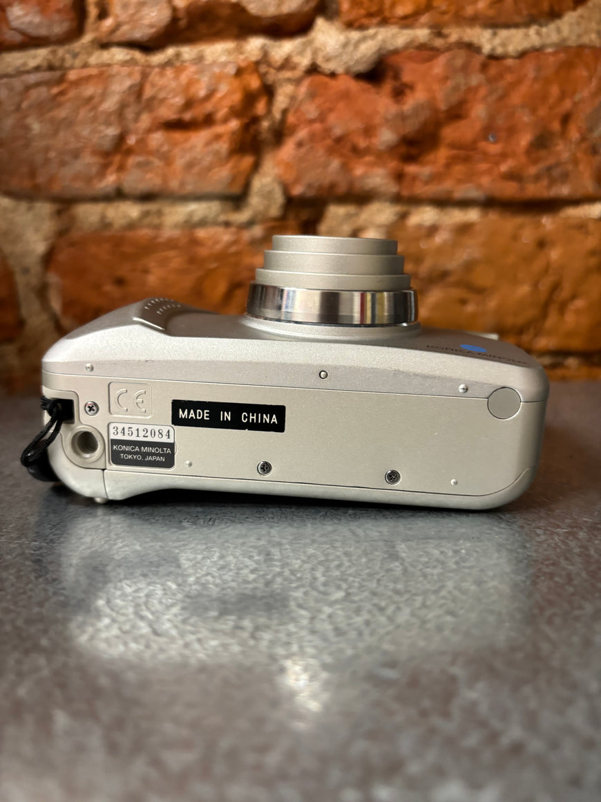 Minolta Zoom 130C Date — плёночный фотоаппарат с 3,4× зумом