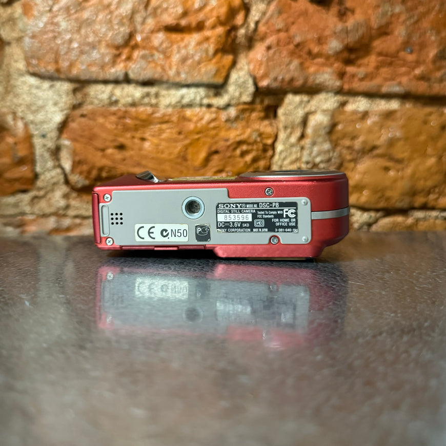 Sony Cyber-Shot DSC-P8 красный цифровой фотоаппарат