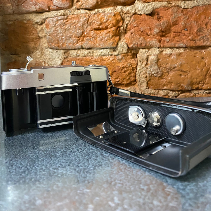 Olympus PEN EE-S рабочий экспонометр пленочный полукадровый фотоаппарат