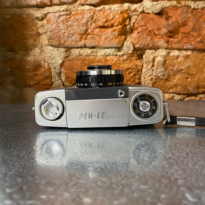 Olympus PEN EE-S рабочий экспонометр пленочный полукадровый фотоаппарат