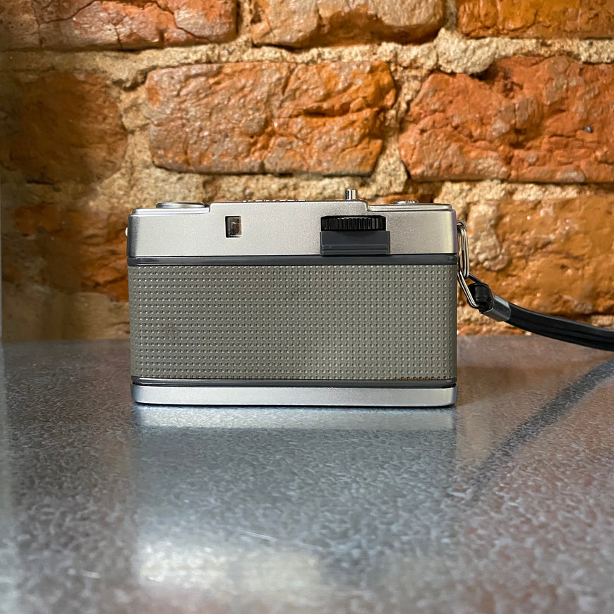 Olympus PEN EE-S рабочий экспонометр пленочный полукадровый фотоаппарат