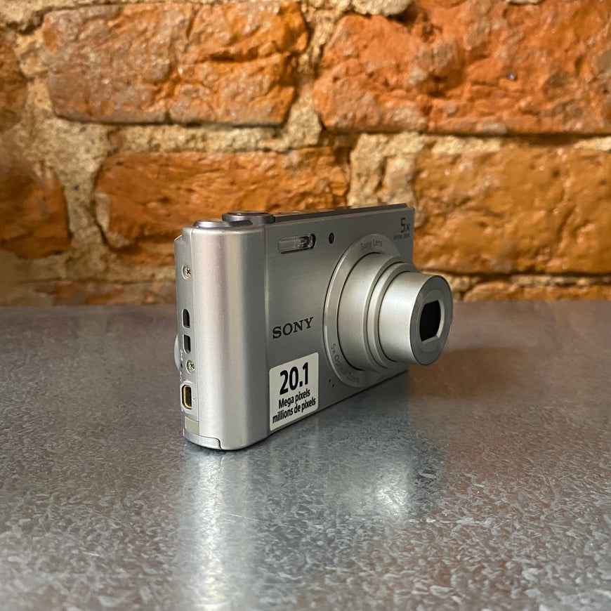 Sony Cyber-shot DSC-W800 — цифровой фотоаппарат в коробочном комплекте