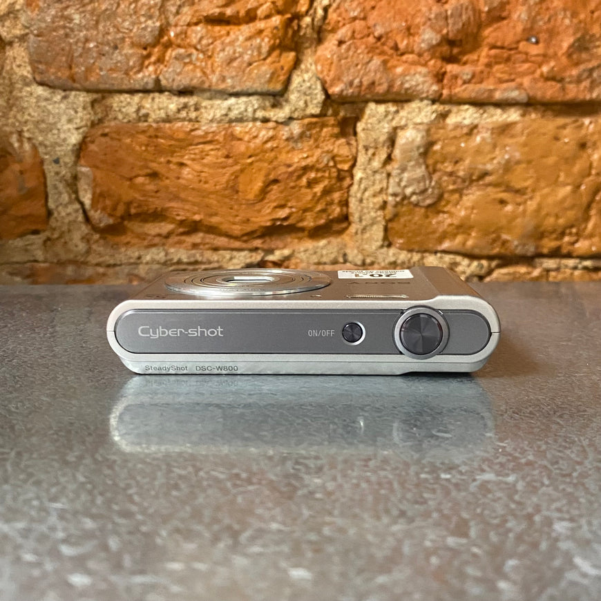 Sony Cyber-shot DSC-W800 — цифровой фотоаппарат в коробочном комплекте