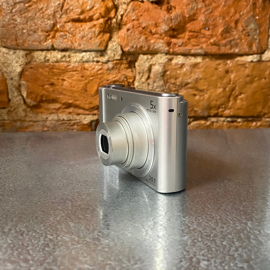 Sony Cyber-shot DSC-W800 — цифровой фотоаппарат в коробочном комплекте