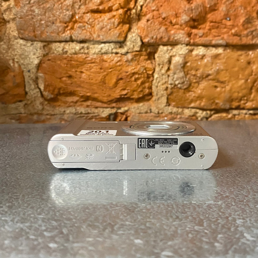 Sony Cyber-shot DSC-W800 — цифровой фотоаппарат в коробочном комплекте