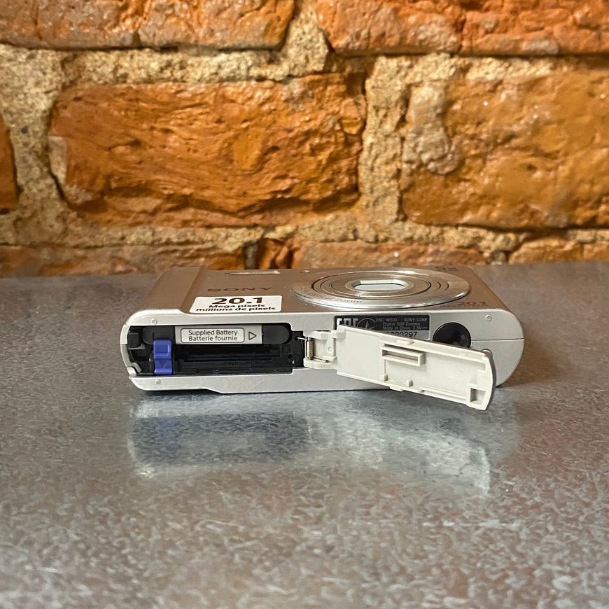Sony Cyber-shot DSC-W800 — цифровой фотоаппарат в коробочном комплекте