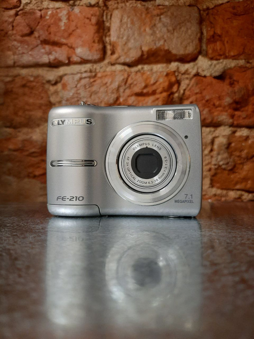 Olympus FE-210 компактный цифровой фотоаппарат