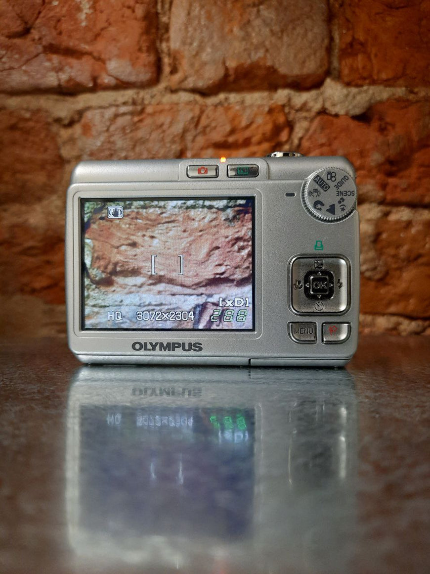 Olympus FE-210 компактный цифровой фотоаппарат