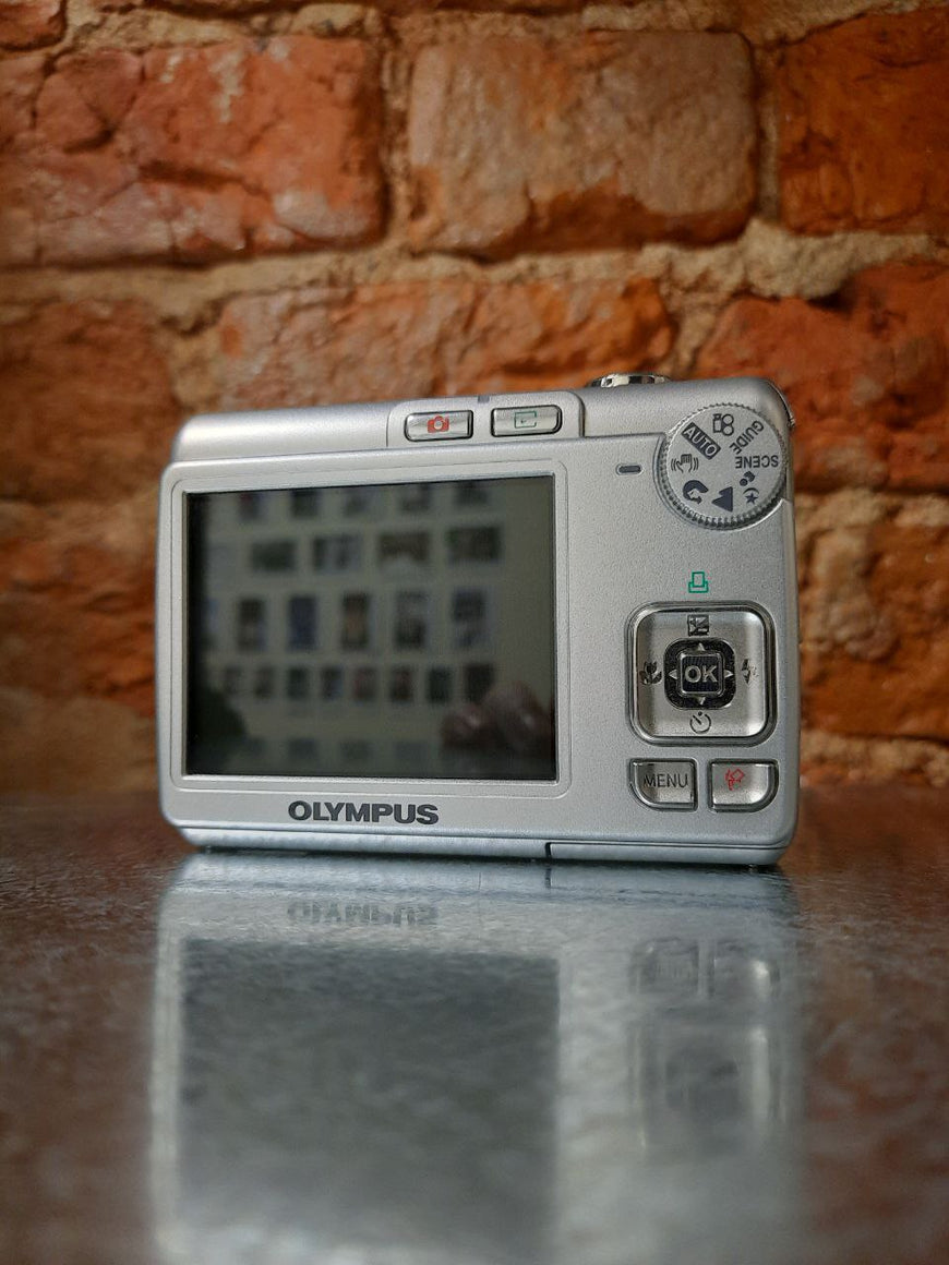 Olympus FE-210 компактный цифровой фотоаппарат