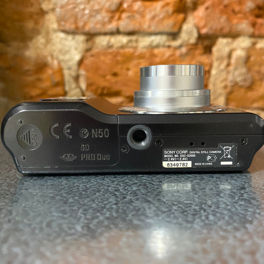 Sony Cyber-shot DSC-S2000 черный цифровой фотоаппарат