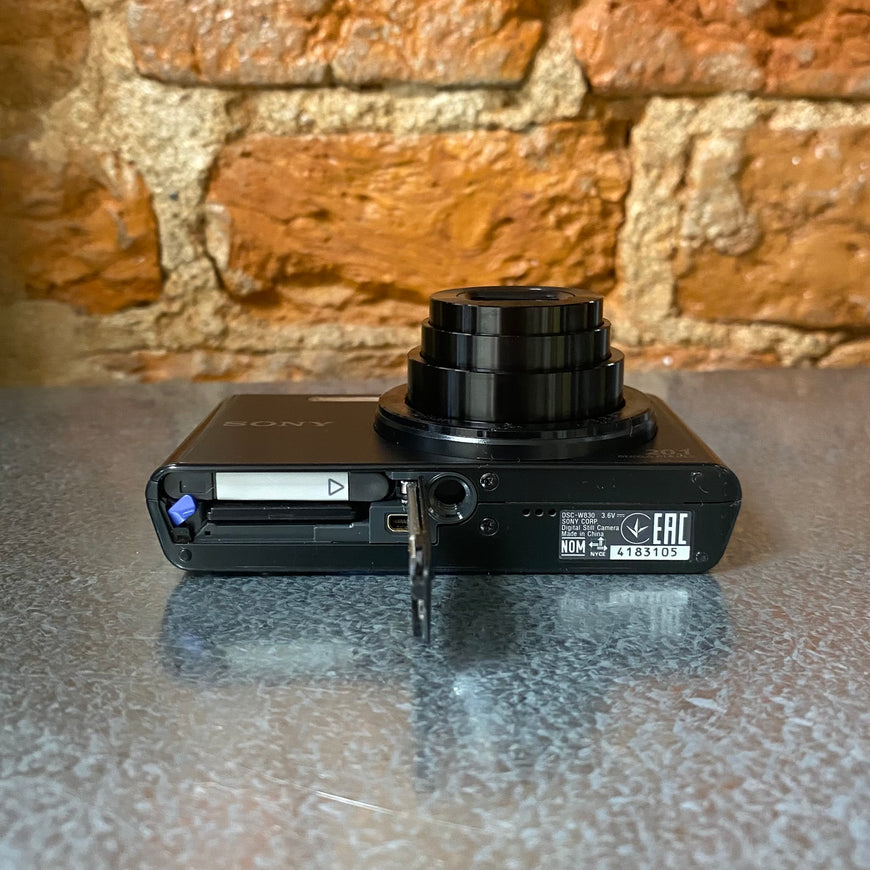 Sony Cyber-shot DSC-W830 черный цифровой фотоаппарат