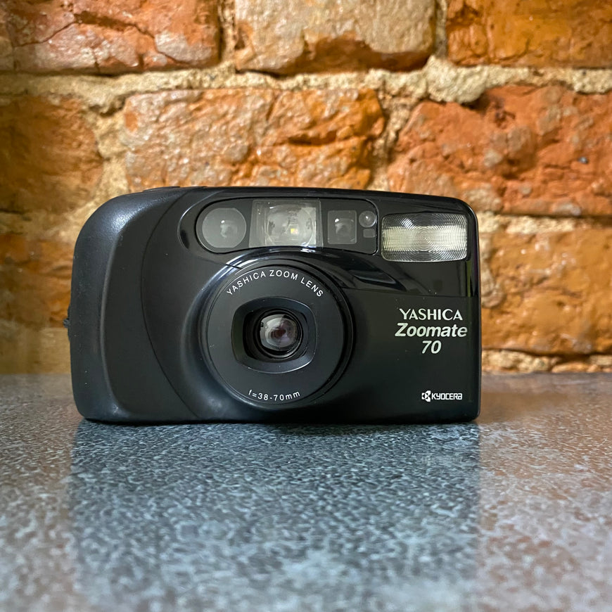 Yashica Zoomate 70 черный пленочный фотоаппарат