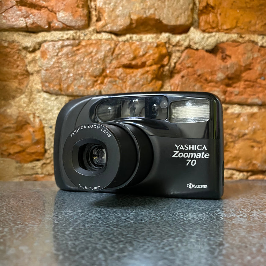 Yashica Zoomate 70 черный пленочный фотоаппарат