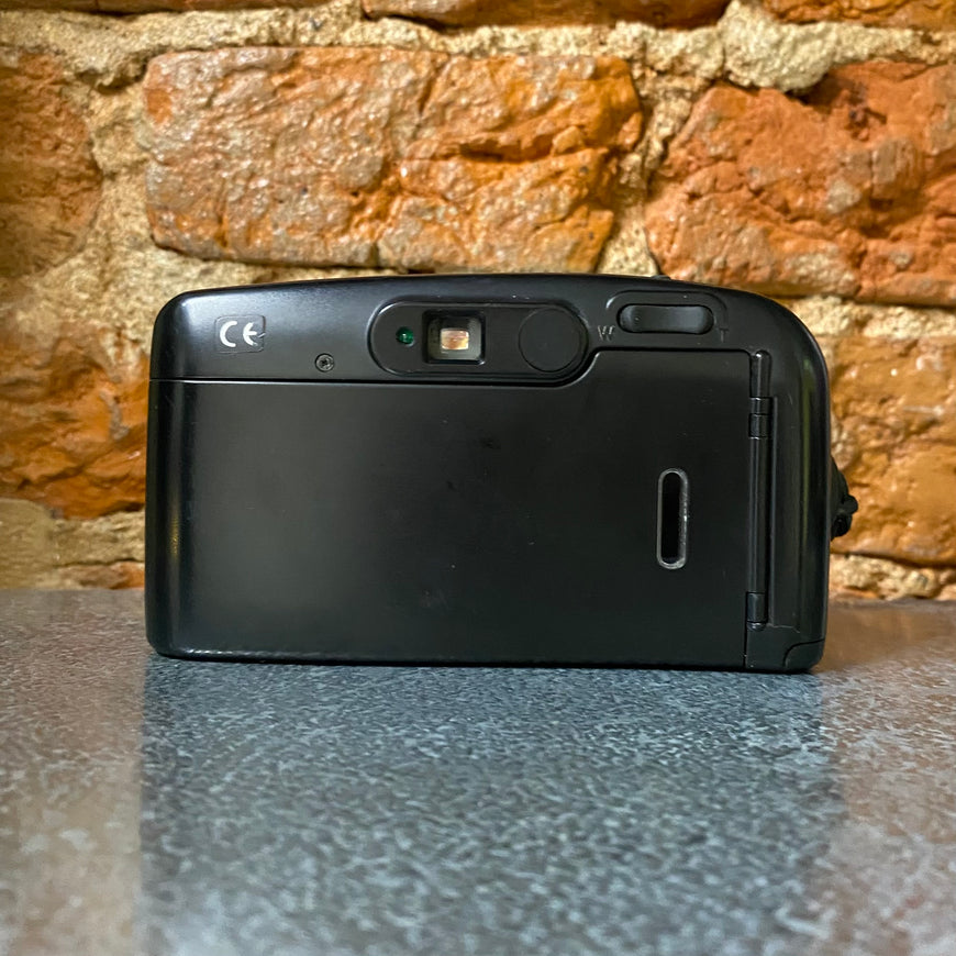 Yashica Zoomate 70 черный пленочный фотоаппарат