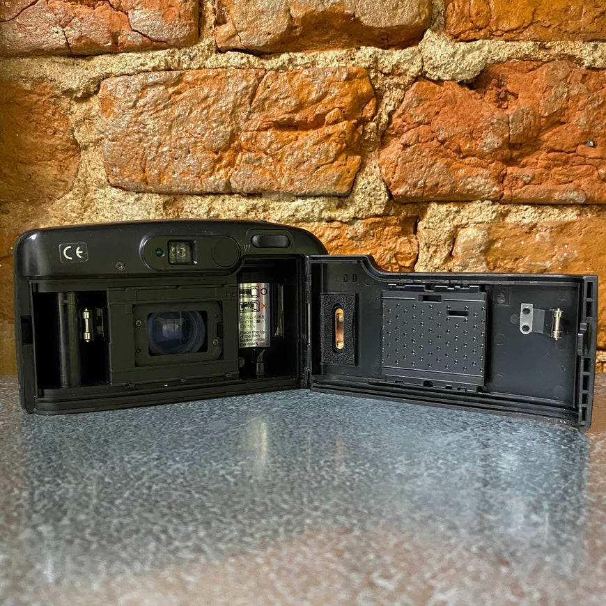 Yashica Zoomate 70 черный пленочный фотоаппарат