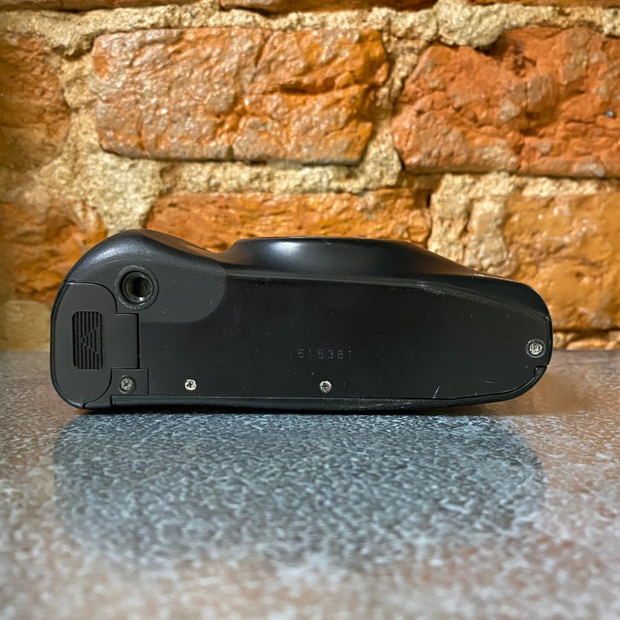 Yashica Zoomate 70 черный пленочный фотоаппарат