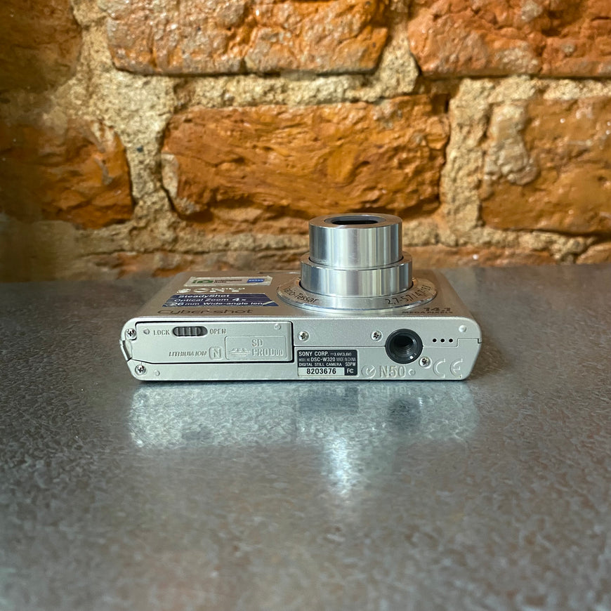 Sony Cyber-shot DSC-W320 серебро цифровой фотоаппарат