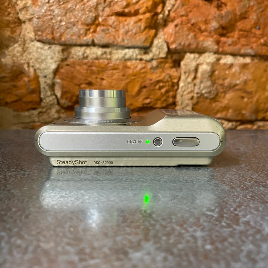 Sony Cyber-shot DSC-S2000 серебро цифровой фотоаппарат