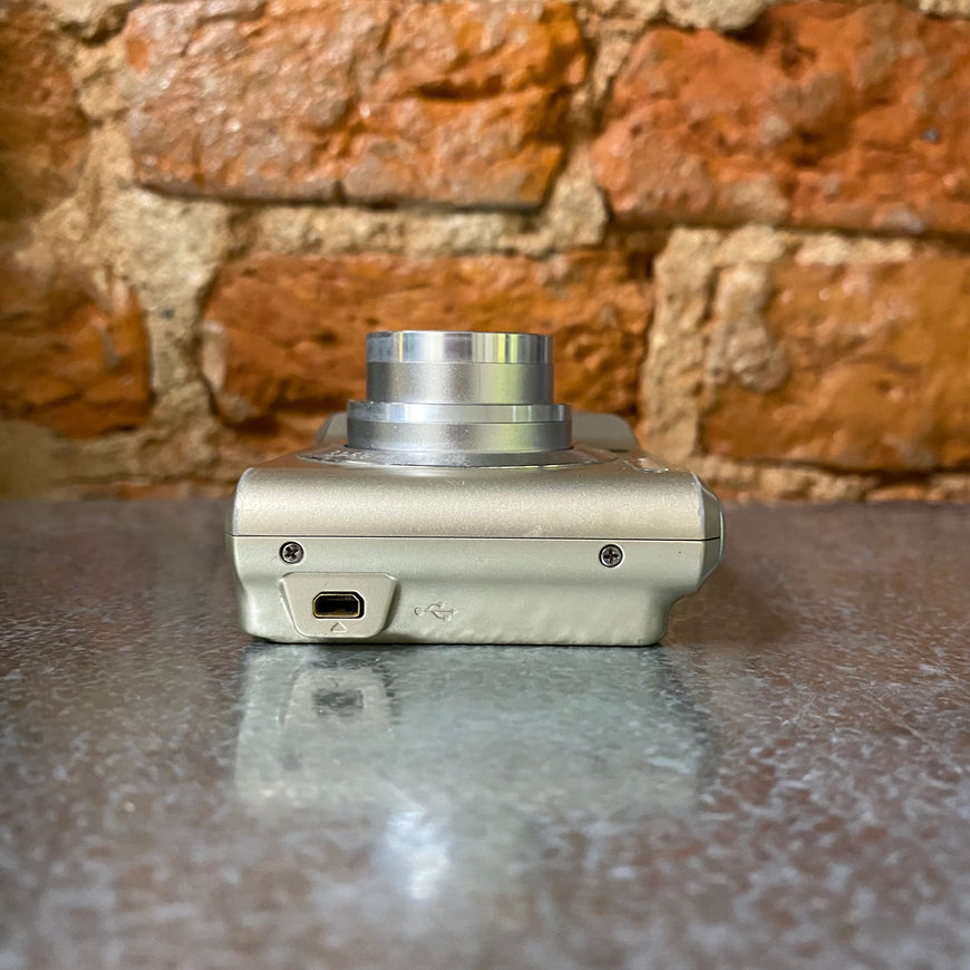 Sony Cyber-shot DSC-S2000 серебро цифровой фотоаппарат