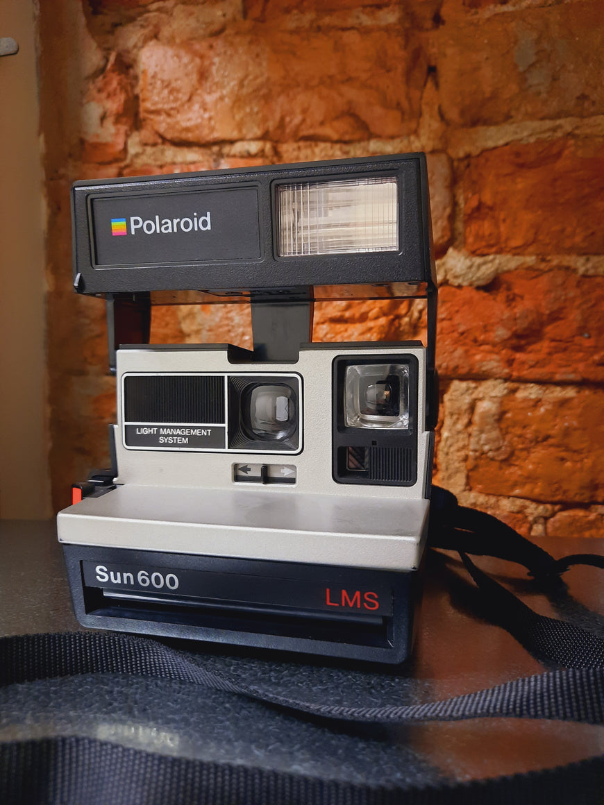 Polaroid Sun 600 LMS ретро полароид