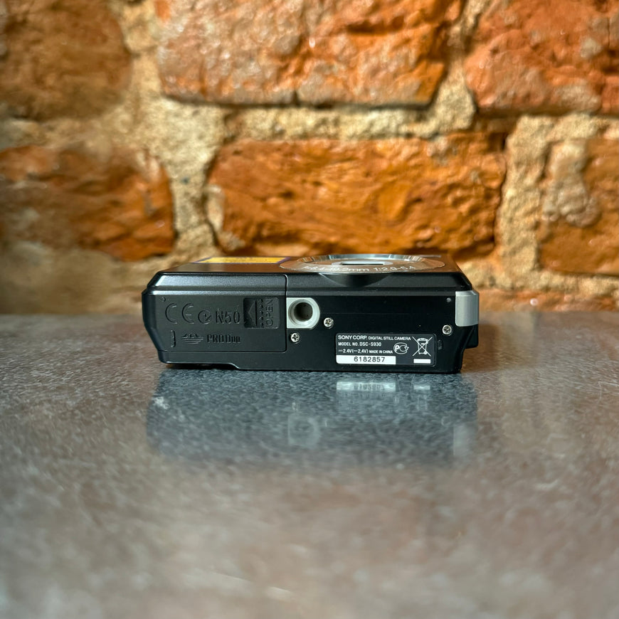 Sony Cyber-shot DSC-S930 цифровой фотоаппарат