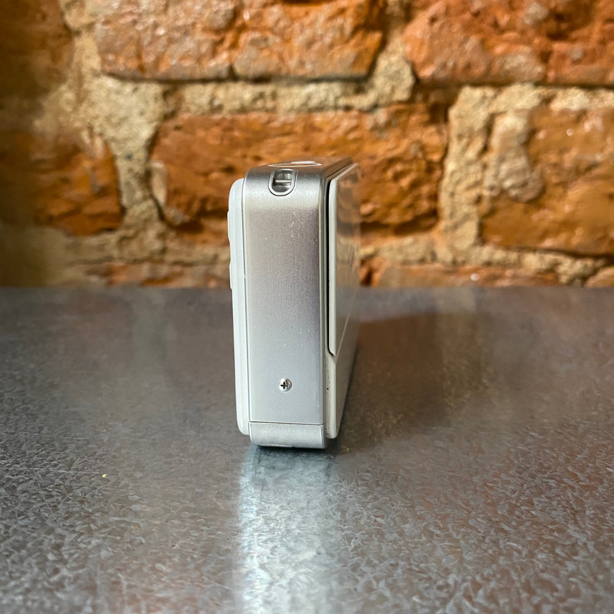 Sony Cyber-shot DSC-T2 белый цифровой фотоаппарат