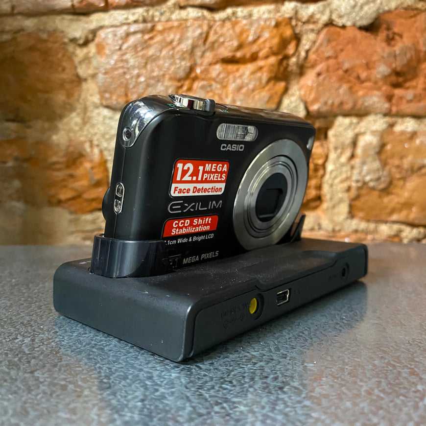 Casio Exilim EX-Z1200 черный цифровой фотоаппарат с док станцией