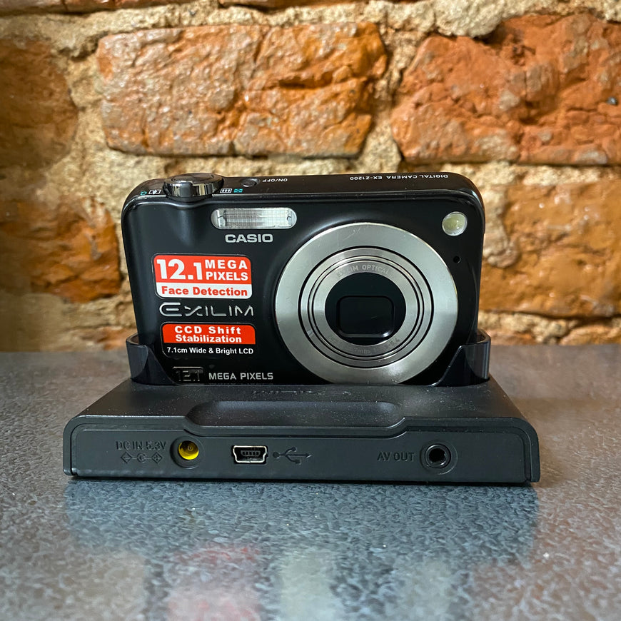 Casio Exilim EX-Z1200 черный цифровой фотоаппарат с док станцией