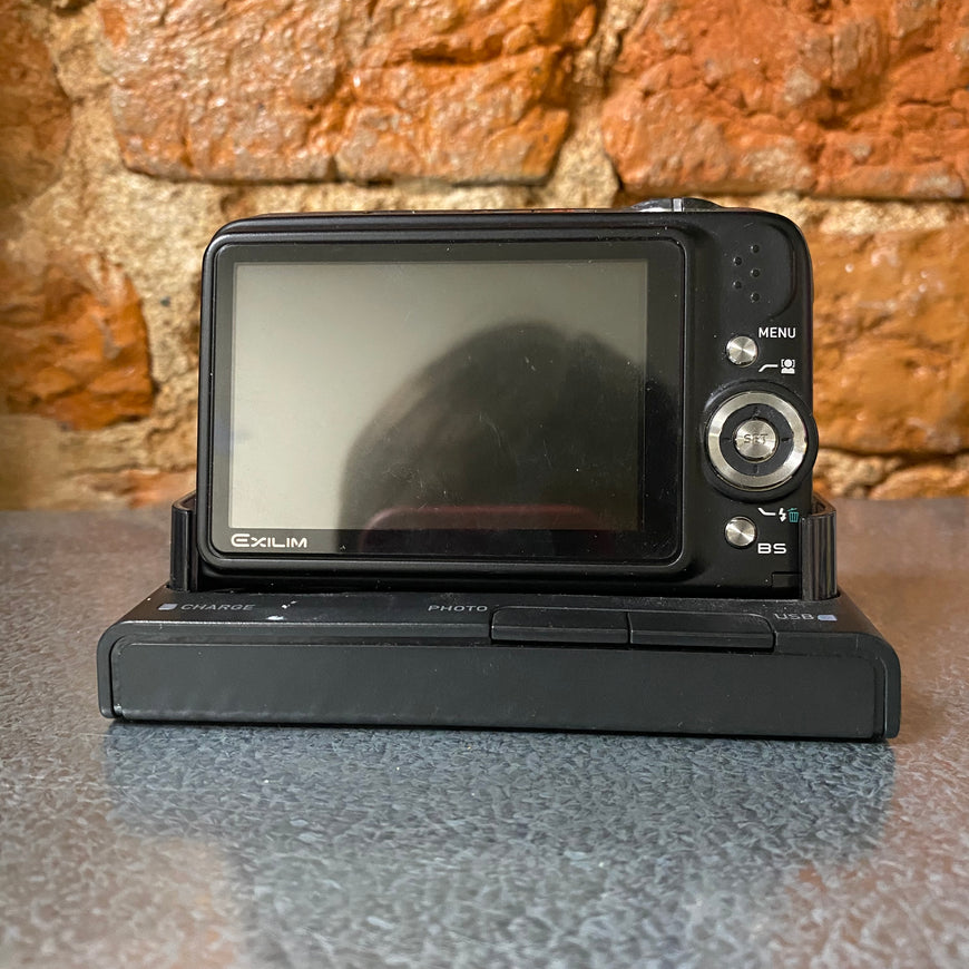 Casio Exilim EX-Z1200 черный цифровой фотоаппарат с док станцией