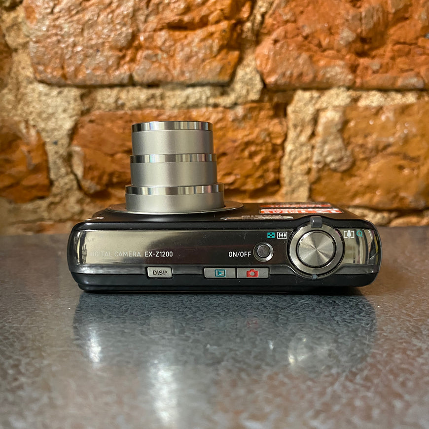 Casio Exilim EX-Z1200 черный цифровой фотоаппарат с док станцией