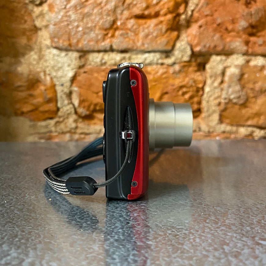 Nikon Coolpix S2700 красный цифровой фотоаппарат