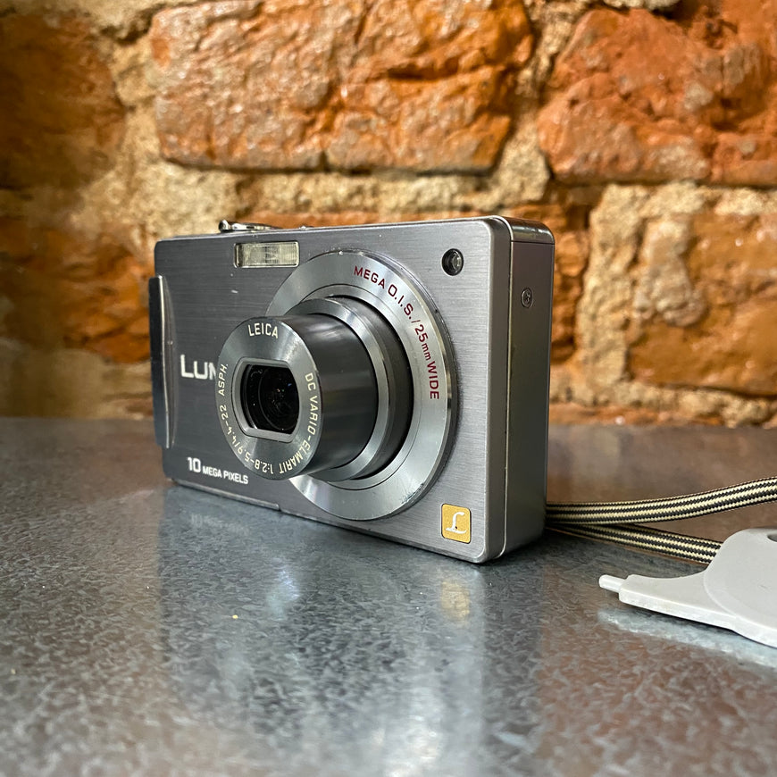 Panasonic Lumix DMC-FX500 серебро цифровой фотоаппарат