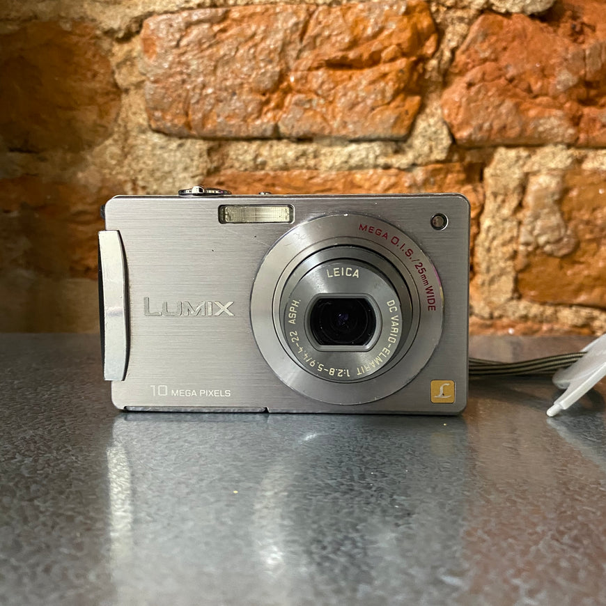 Panasonic Lumix DMC-FX500 серебро цифровой фотоаппарат