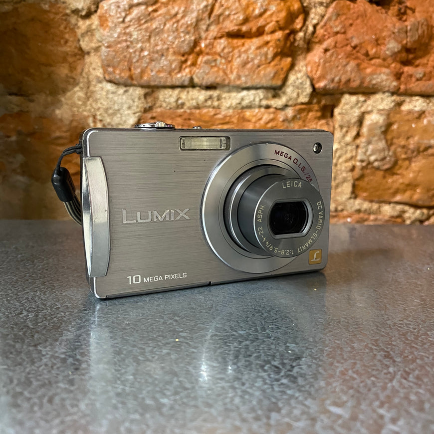 Panasonic Lumix DMC-FX500 серебро цифровой фотоаппарат
