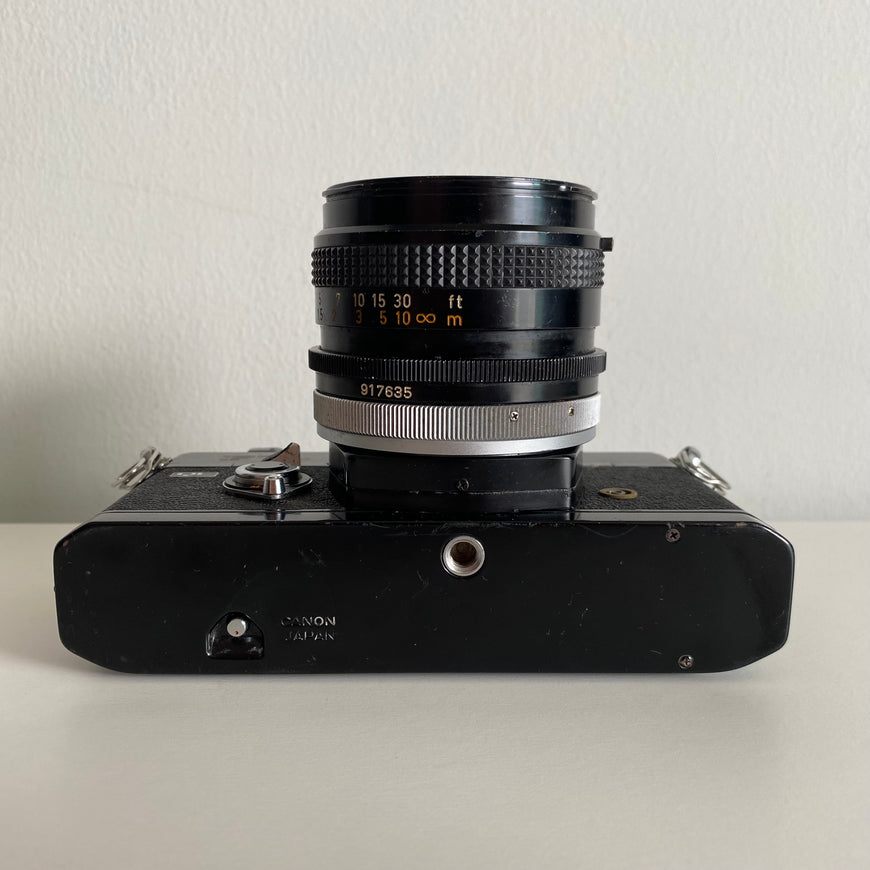 Canon FTb QL 50mm 1.8 S.C. черный зеркальный пленочный фотоаппарат