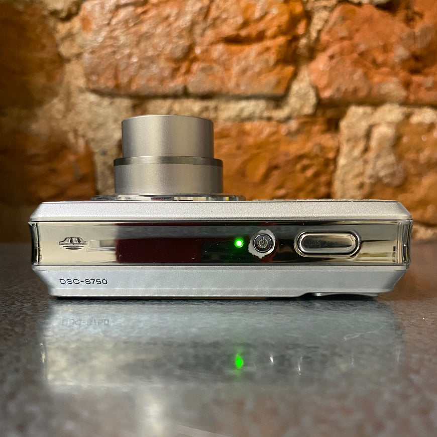 Sony Cyber-shot DSC-S750 цифровой фотоаппарат