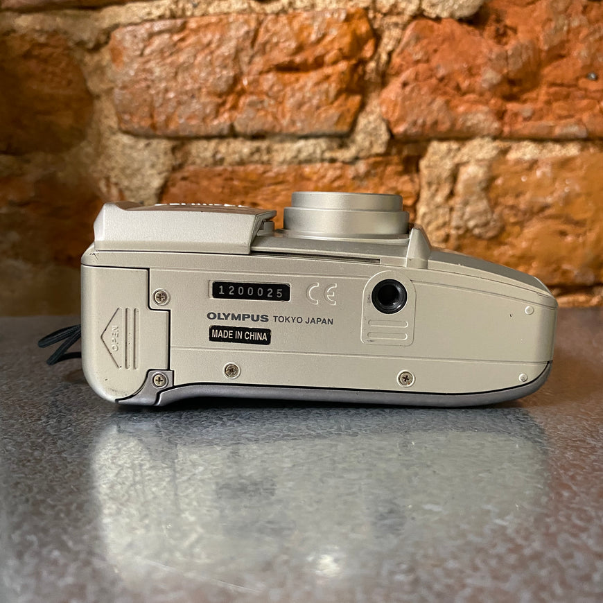 Olympus Superzoom 80S пленочный фотоаппарат